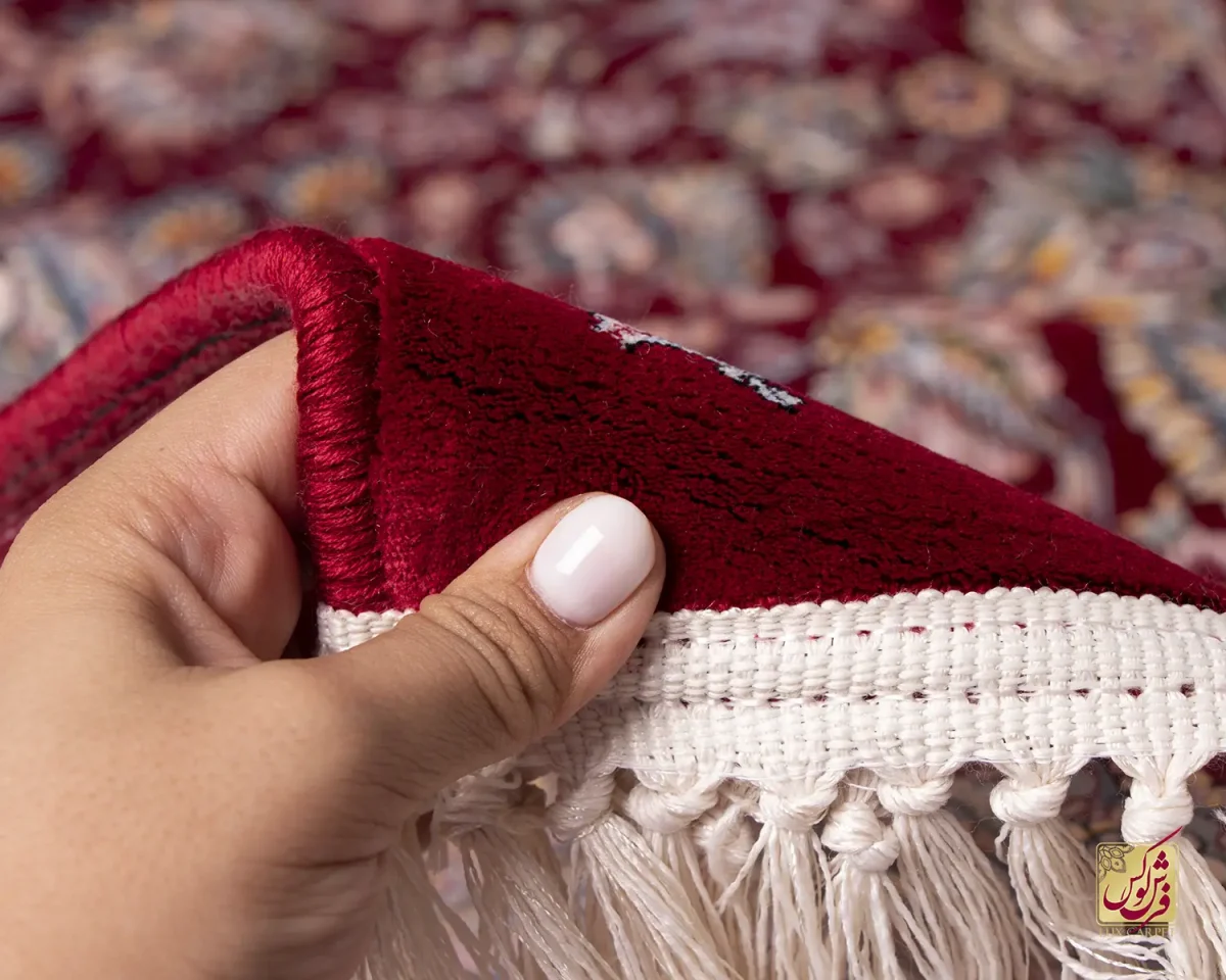 فرش ابریشم ماشینی ۱۲۱۱ لاکی حاشیه کرم