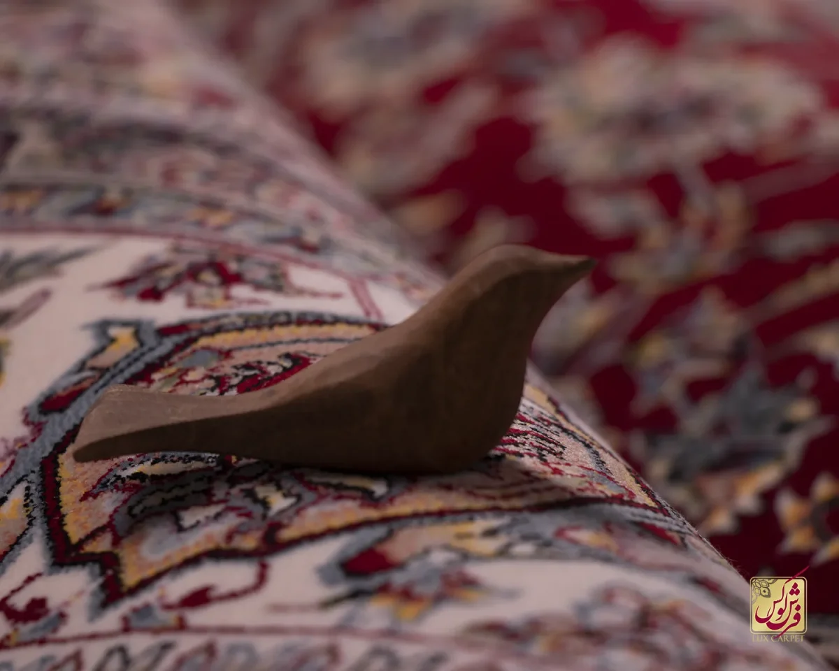 فرش ابریشم ماشینی ۱۲۱۷ لاکی طرح