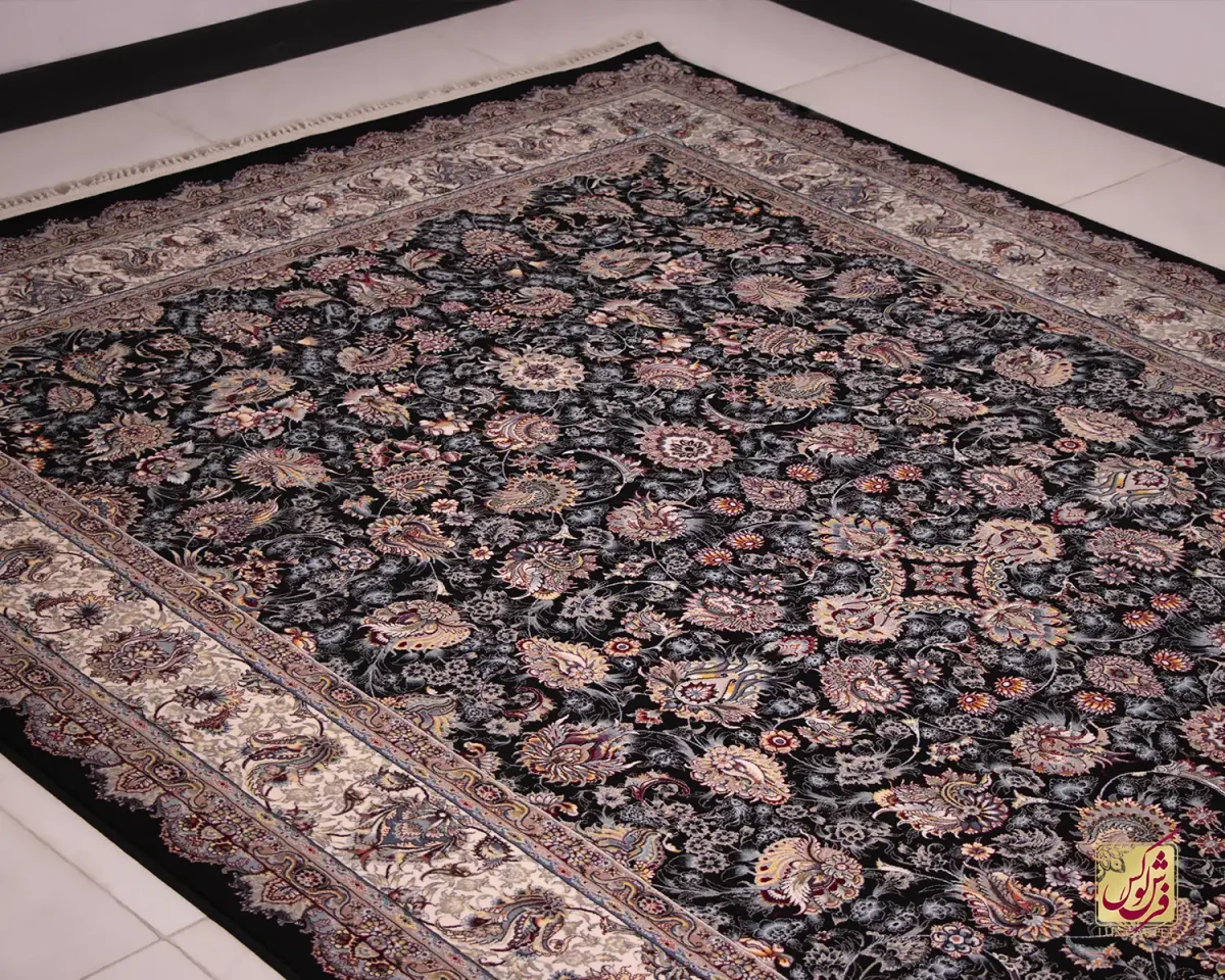 فرش ابریشم ماشینی ۱۲۱۱ سرمه ای حاشیه کرم