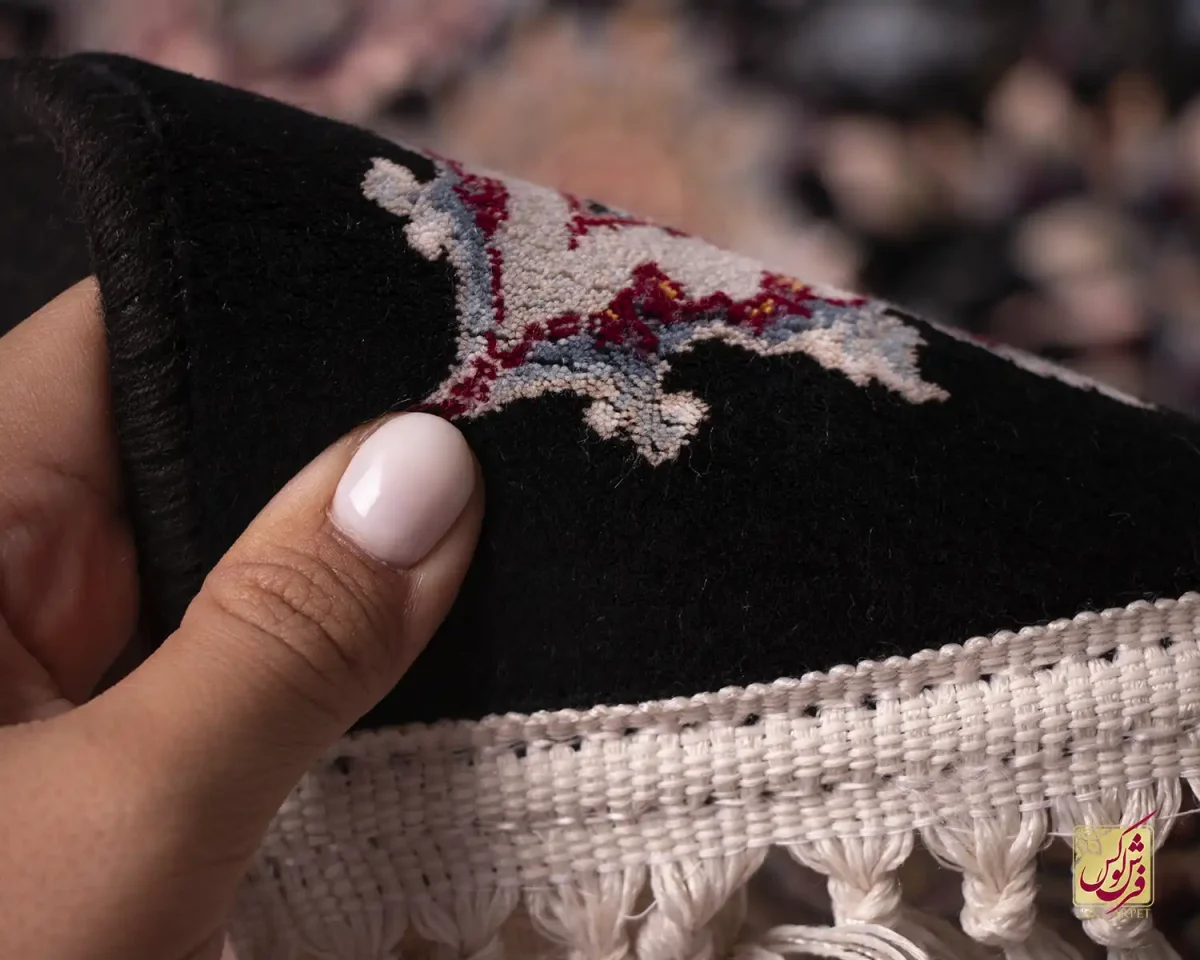 فرش ابریشم ماشینی ۱۲۱۱ سرمه ای حاشیه کرم