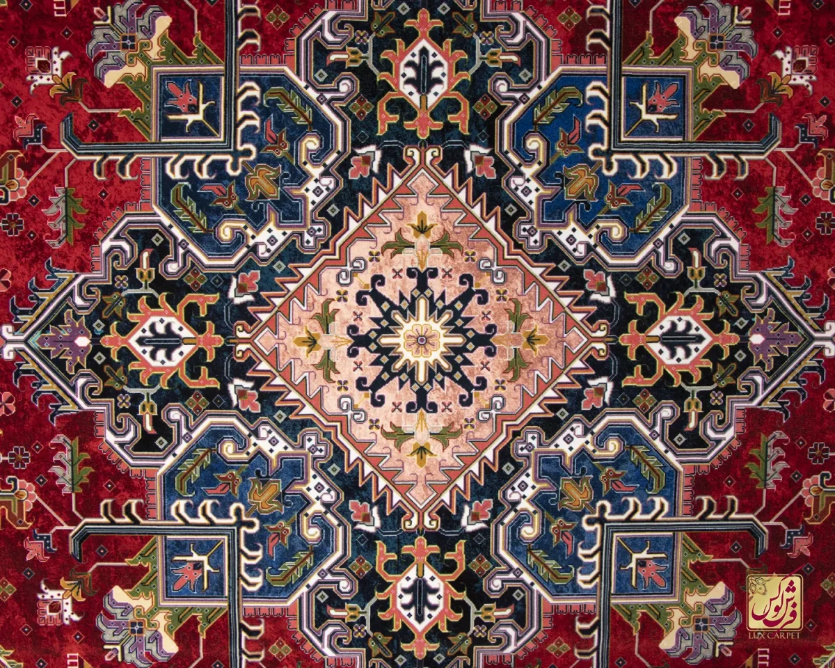 فرش ابریشم ماشینی T1089 لاکی حاشیه آبی - تصویر 3